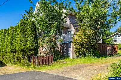 1017 NE Lake Dr, Lincoln City, OR 97367 - Photo 32
