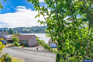 1017 NE Lake Dr, Lincoln City, OR 97367 - Photo 10