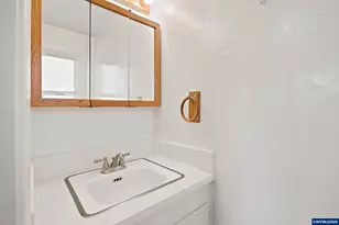 4087 Beverly Ave NE, Salem, OR 97305 - Photo 12