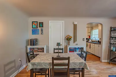 390 W D St, Lebanon, OR 97355 - Photo 10
