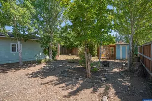 390 W D St, Lebanon, OR 97355 - Photo 26