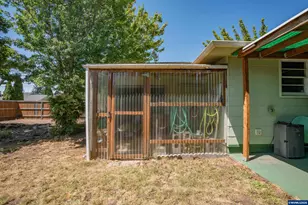 390 W D St, Lebanon, OR 97355 - Photo 28