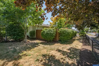390 W D St, Lebanon, OR 97355 - Photo 30