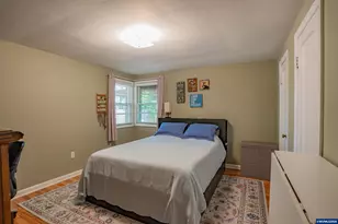 390 W D St, Lebanon, OR 97355 - Photo 6