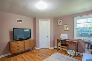 390 W D St, Lebanon, OR 97355 - Photo 18
