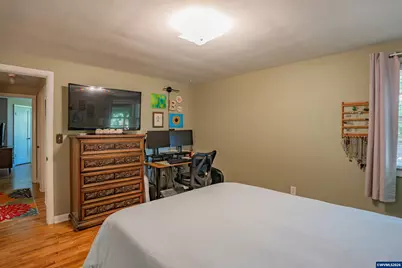 390 W D St, Lebanon, OR 97355 - Photo 14