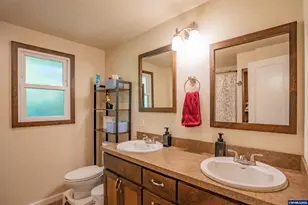 390 W D St, Lebanon, OR 97355 - Photo 16