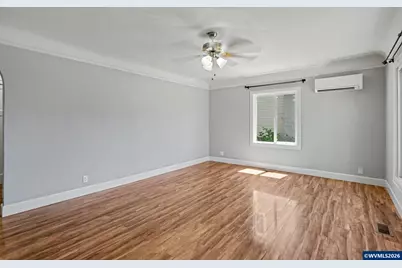 204 24th St NE, Salem, OR 97301 - Photo 2