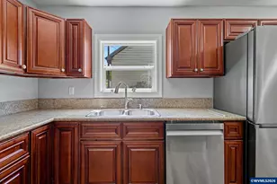 204 24th St NE, Salem, OR 97301 - Photo 18