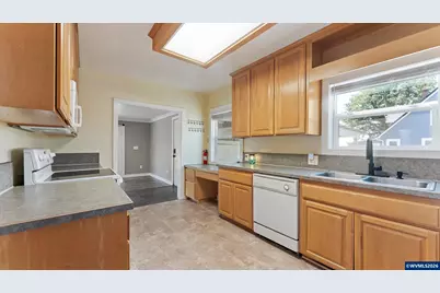 1901 Long St, Sweet Home, OR 97386 - Photo 12
