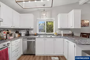 4260 Glenwood Dr SE, Salem, OR 97317 - Photo 14