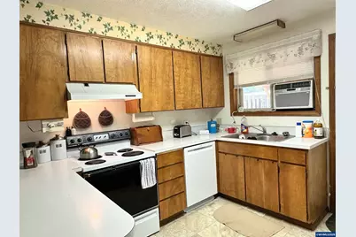 170 SW Levens St, Dallas, OR 97338 - Photo 4