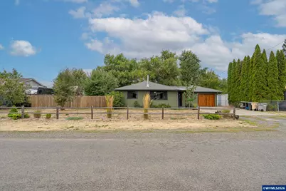 320 S 11th St, Lebanon, OR 97355 - Photo 2