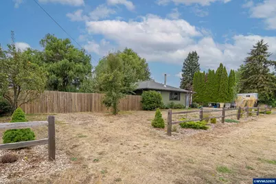 320 S 11th St, Lebanon, OR 97355 - Photo 38