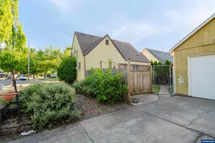 720 Rosemont Ave NW, Salem, OR 97304 - Photo 8