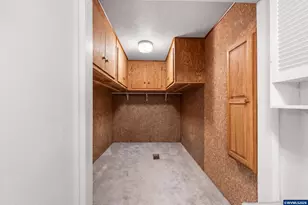 810 S Columbia Dr, Woodburn, OR 97071 - Photo 18