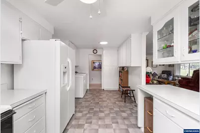 810 S Columbia Dr, Woodburn, OR 97071 - Photo 10