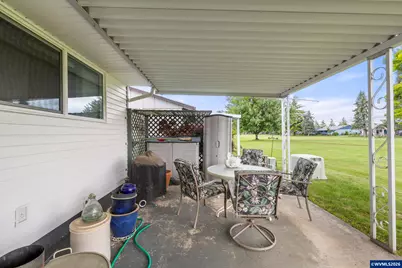 810 S Columbia Dr, Woodburn, OR 97071 - Photo 24