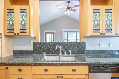 811 Northpoint Lp, Brownsville, OR 97327 - Photo 12