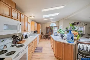 1606 11th Ave, Sweet Home, OR 97386 - Photo 4