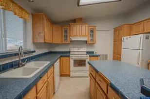 3200 Oak Terrace Dr, Lebanon, OR 97355 - Photo 8
