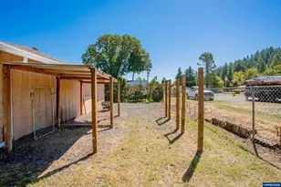 951 Dogwood St, Sweet Home, OR 97386 - Photo 42