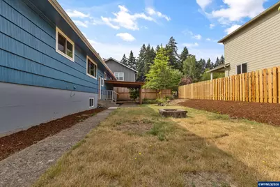 210 Walnut Dr S, Monmouth, OR 97361 - Photo 4