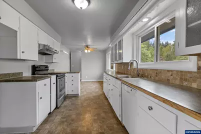 210 Walnut Dr S, Monmouth, OR 97361 - Photo 10