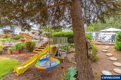 1360 SW Laurelwood Dr, Dallas, OR 97338 - Photo 28