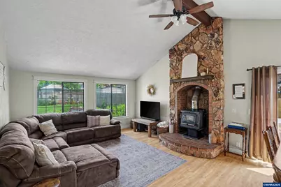 645 John St, Mount Angel, OR 97362 - Photo 6