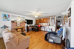 1404 Umpqua Rd, Woodburn, OR 97071 - Photo 6