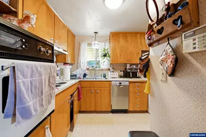 1404 Umpqua Rd, Woodburn, OR 97071 - Photo 10