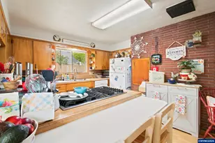 1755 Madison St NE, Salem, OR 97301 - Photo 8