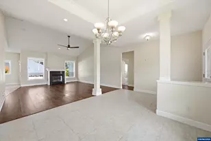 338 NW Ivy Ave, Dallas, OR 97338 - Photo 6