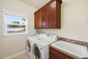 338 NW Ivy Ave, Dallas, OR 97338 - Photo 30