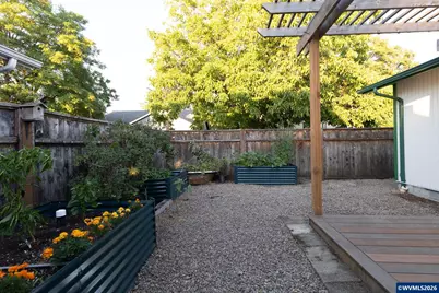 143 SW Wake Robin Av, Corvallis, OR 97333 - Photo 32