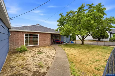 3055 Hollywood Dr NE, Salem, OR 97305 - Photo 2