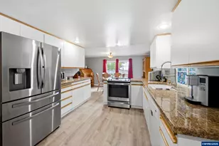3055 Hollywood Dr NE, Salem, OR 97305 - Photo 10
