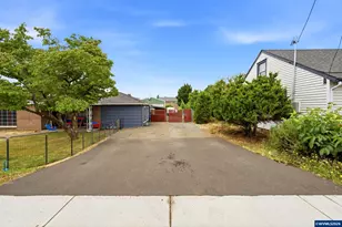 3055 Hollywood Dr NE, Salem, OR 97305 - Photo 2
