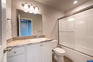 1657 SE Barberry Ave, Dallas, OR 97338 - Photo 18
