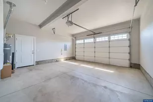 1657 SE Barberry Ave, Dallas, OR 97338 - Photo 32