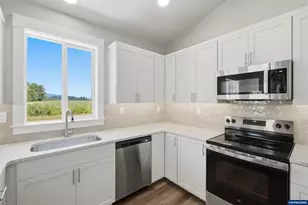 356 E Kisling Ave, Brownsville, OR 97327 - Photo 8