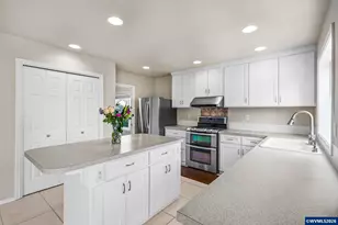 762 Burgundy Ave NE, Keizer, OR 97303 - Photo 12