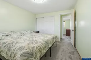 2049 W Hayes St, Woodburn, OR 97071 - Photo 16