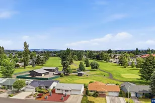 2049 W Hayes St, Woodburn, OR 97071 - Photo 2