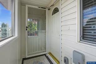2049 W Hayes St, Woodburn, OR 97071 - Photo 6