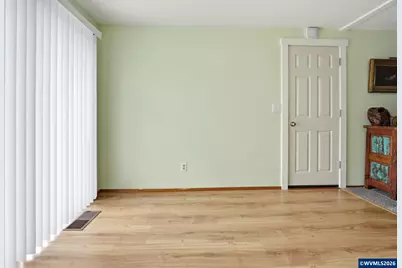 2049 W Hayes St, Woodburn, OR 97071 - Photo 14