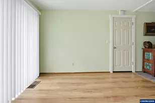 2049 W Hayes St, Woodburn, OR 97071 - Photo 14
