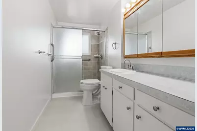2049 W Hayes St, Woodburn, OR 97071 - Photo 18