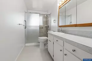 2049 W Hayes St, Woodburn, OR 97071 - Photo 18